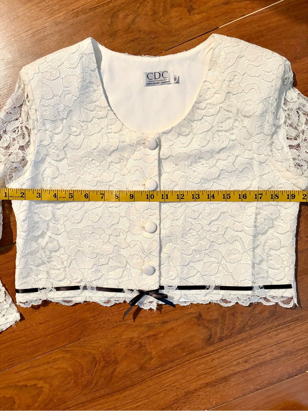 Vintage 90s CDC ivory cropped lace jacket/shirt with ribbon detail - Picture 11 of 12
